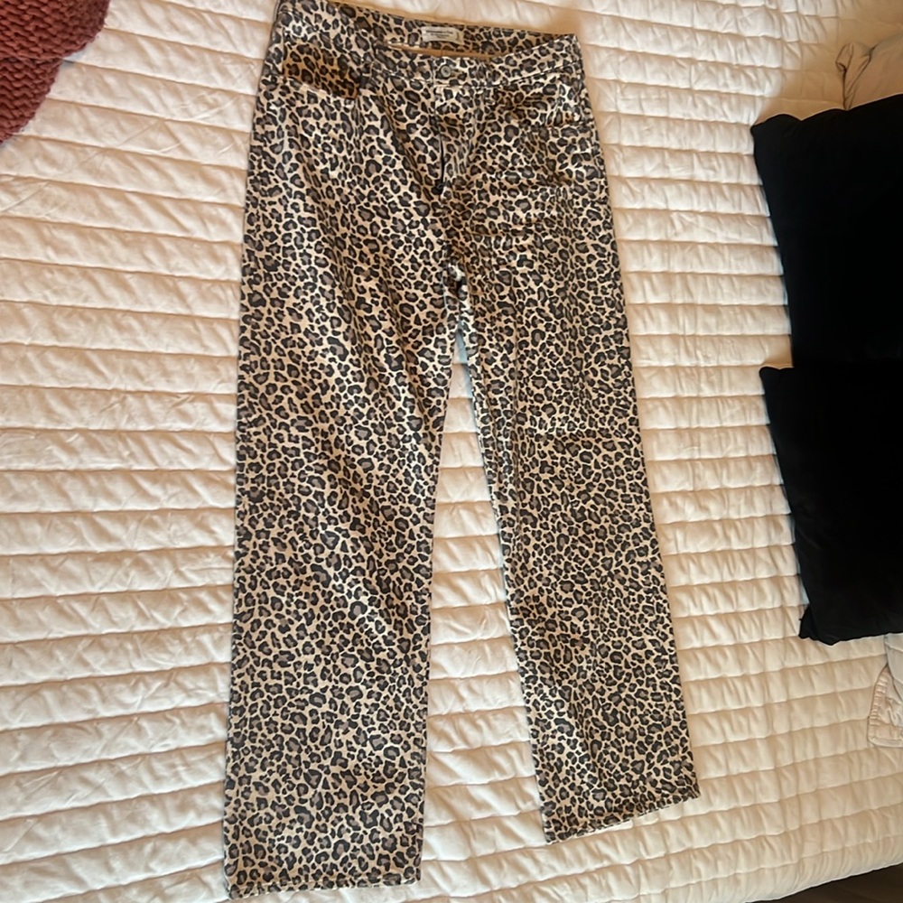 Abercrombie & Fitch The 90s Relaxed Jean High Rise Leopard Print